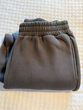 NWOT COMFRT Women's gray travel sweats Track Joggers - Relaxed Fit. Unisex.
